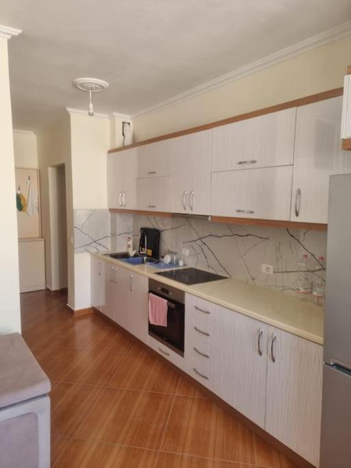 Apartament Lovely 2 Bedroom Just 30m From The Sea Saranda
